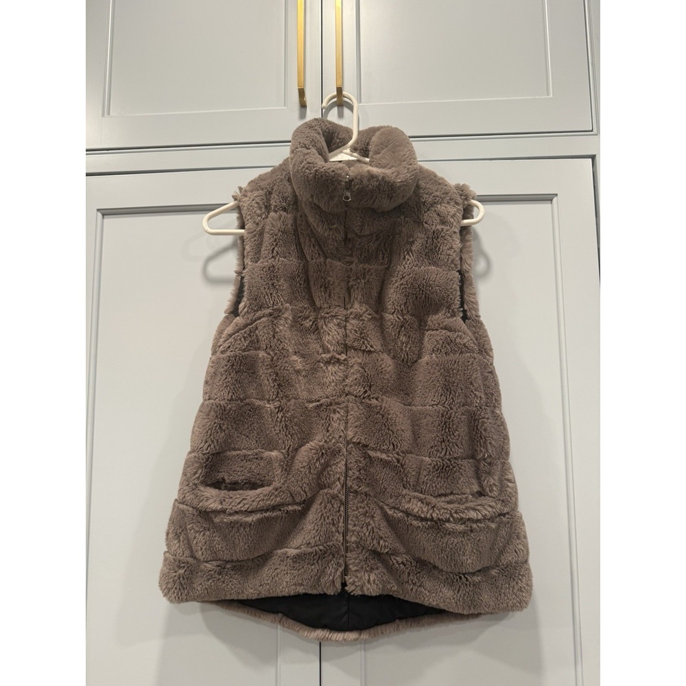 Dylan Los Angeles Faux Fur Reversible Vest Gray Black Gorpcore Camping Outdoors